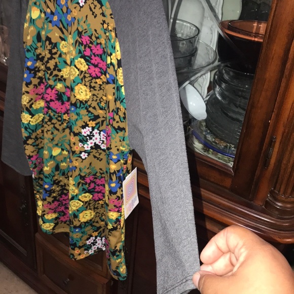 Lularoe NWT Randy floral top - Picture 6 of 8